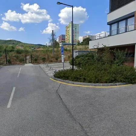 Air-conditioned, 2 With Balcony, New Building Raca Братислава