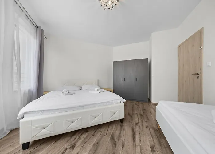 Air-conditioned, 2 With Balcony, New Building Raca شقة براتسيلافا