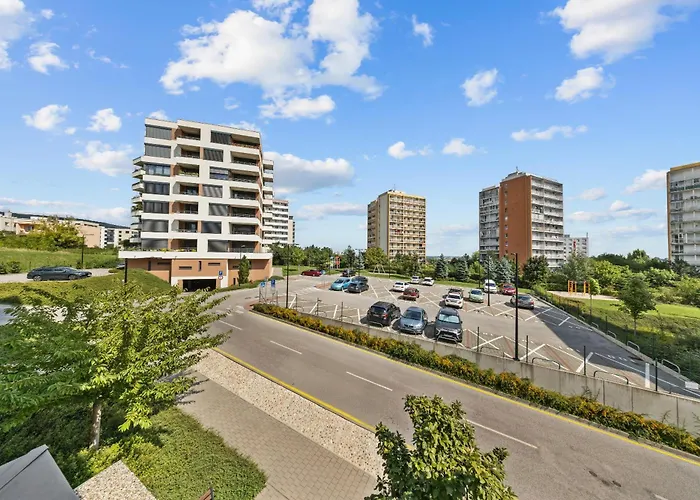 Air-conditioned, 2 With Balcony, New Building Raca شقة